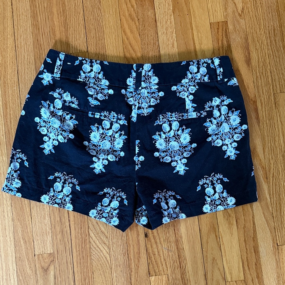 LOFT Women's Blue Patterned Shorts - Picture 3 of 3